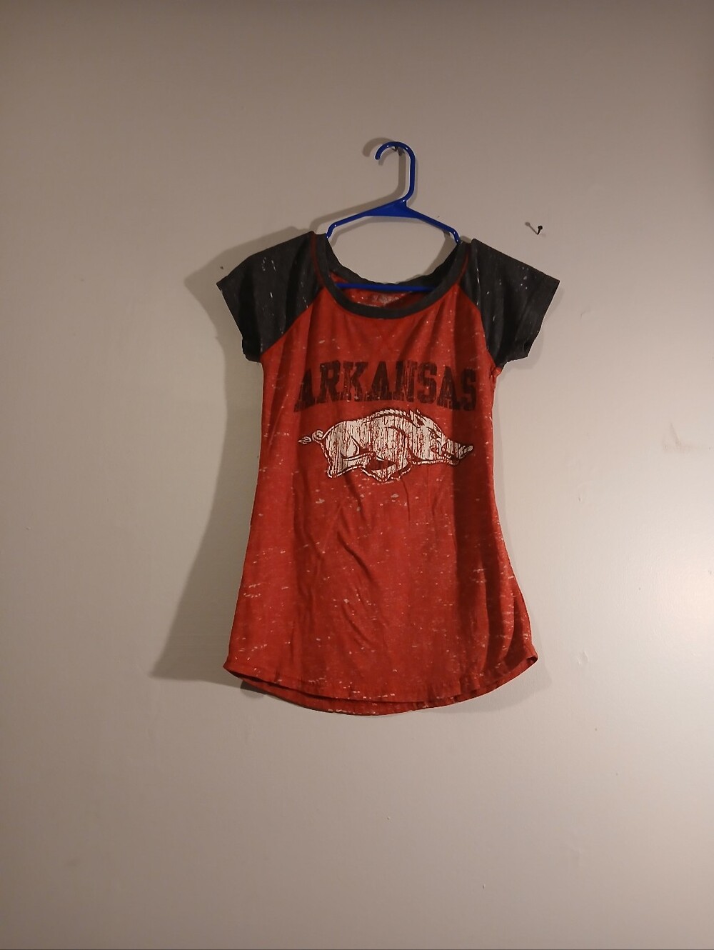 Arkansas Razorbacks Graphic Raglan Tee. Ladies Size Medium.